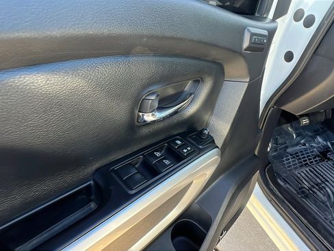 Used 2019 Nissan Titan PRO-4X w/ Pro-4x Convenience Package image 15