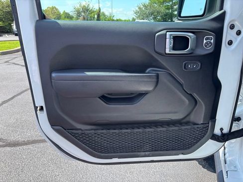 Used 2022 Jeep Wrangler Sport AWD/4WD image 12