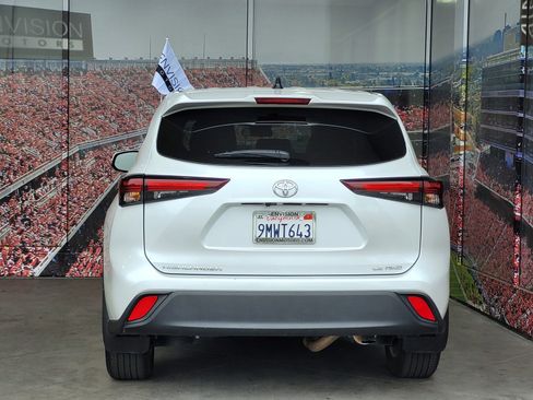 Certified 2024 Toyota Highlander LE image 7