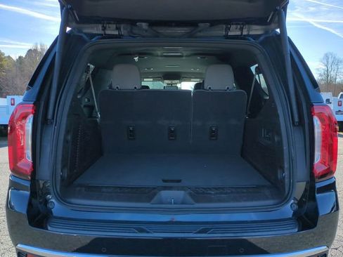 Used 2023 GMC Yukon XL SLT w/ SLT Luxury Package image 24