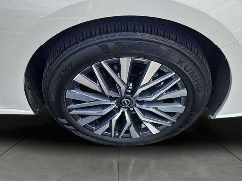 Used 2025 Nissan Altima 2.5 SV FWD image 11