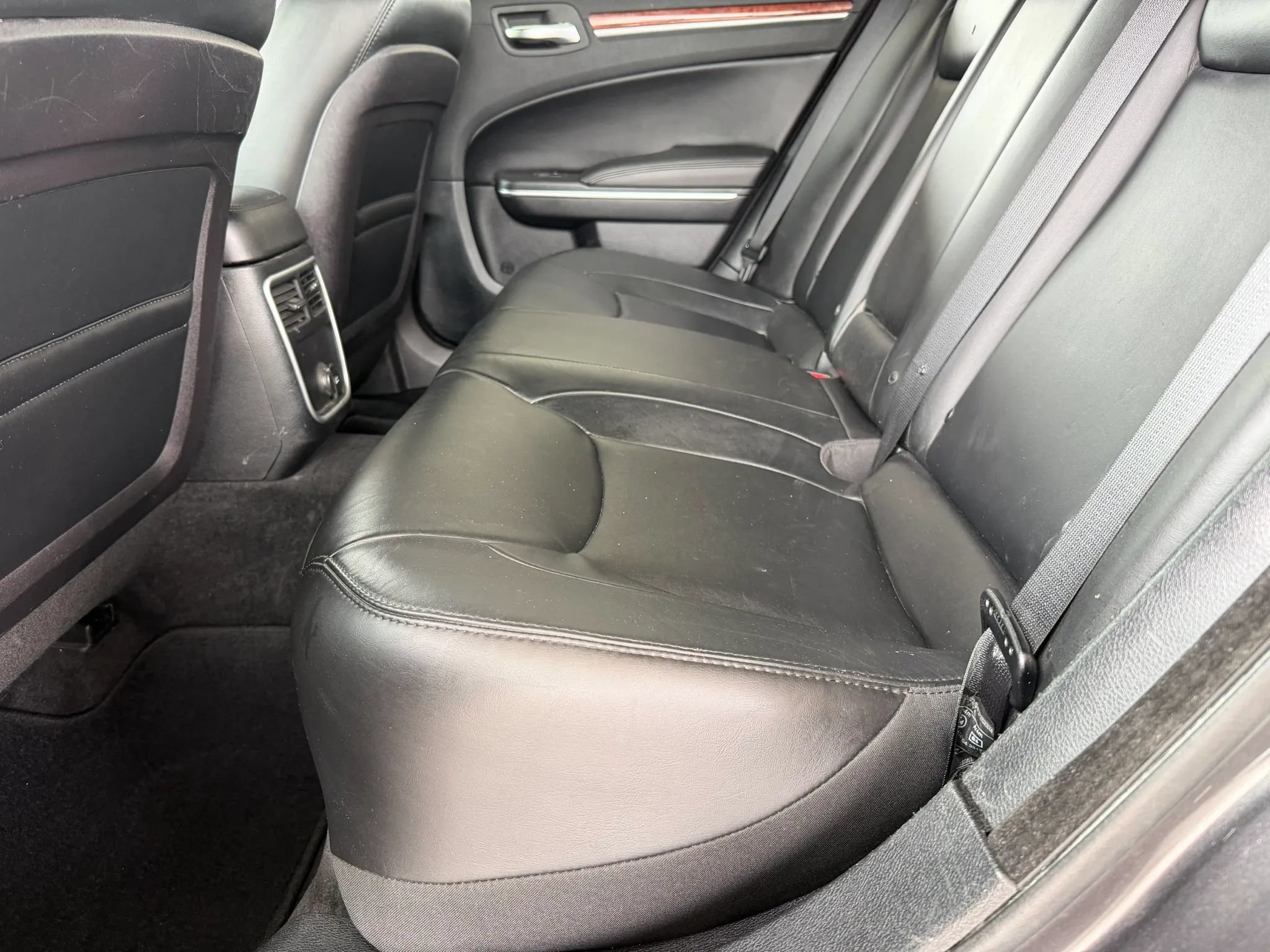 Used 2013 Chrysler 300 RWD image 10