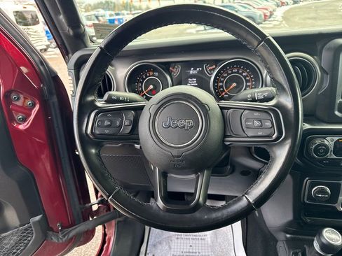 Used 2022 Jeep Gladiator Sport image 15
