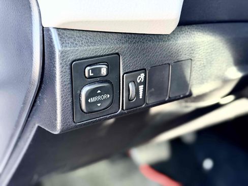Used 2015 Toyota Corolla LE FWD image 24