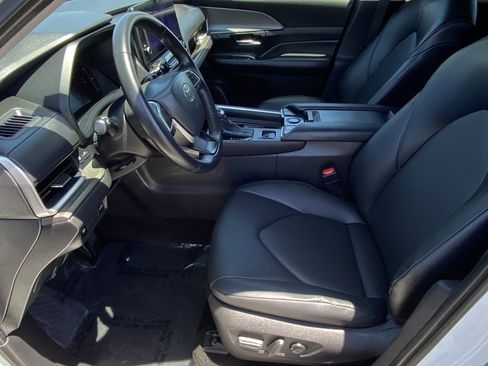 Certified 2025 Toyota Grand Highlander AWD image 28