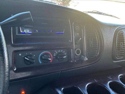 Used 2001 Dodge B3500 image 15