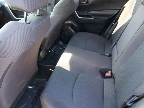 Used 2021 Toyota RAV4 LE image 11