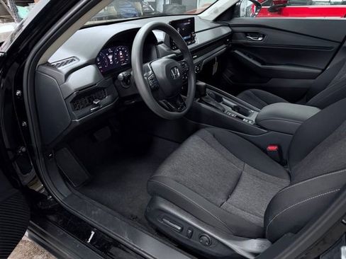 Certified 2025 Honda Accord SE image 18