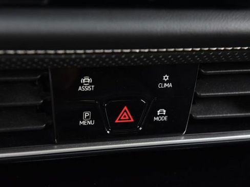 Certified 2024 Volkswagen Atlas Cross Sport SE AWD/4WD image 15