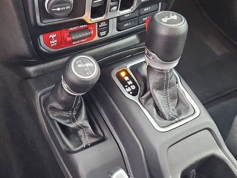 Used 2024 Jeep Wrangler Unlimited Rubicon image 31