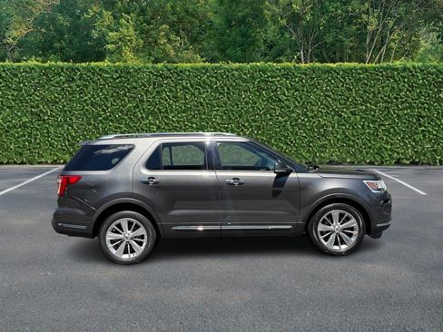 Used 2019 Ford Explorer Limited w/ Class III Trailer Tow Package FWD image 2