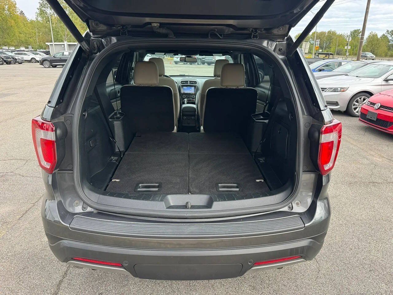 Used 2019 Ford Explorer XLT w/ Equipment Group 202A AWD/4WD image 21
