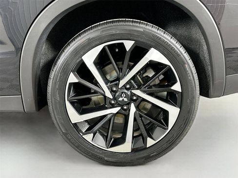 Used 2024 Mitsubishi Outlander SE image 29