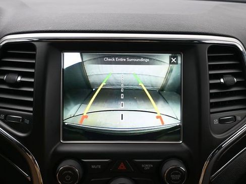 Used 2018 Jeep Grand Cherokee Limited image 19