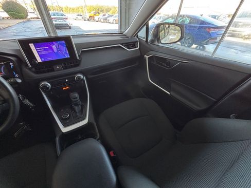 Used 2025 Toyota RAV4 LE image 39