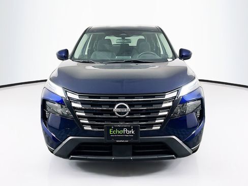 Used 2024 Nissan Rogue SV AWD/4WD image 2