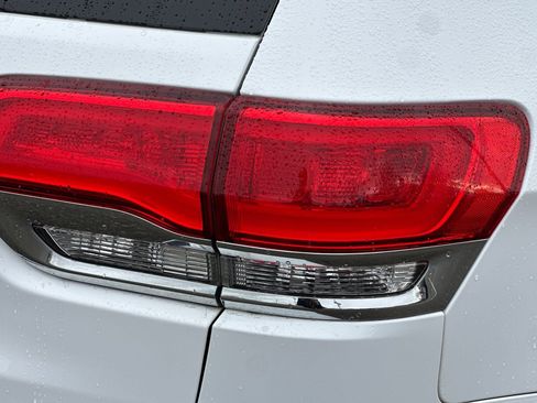 Used 2018 Jeep Grand Cherokee Limited image 50