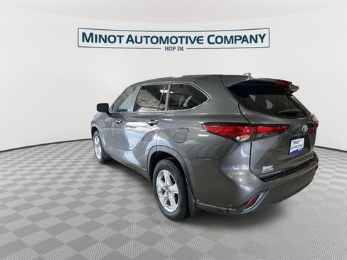 Used 2023 Toyota Highlander LE AWD/4WD image 6