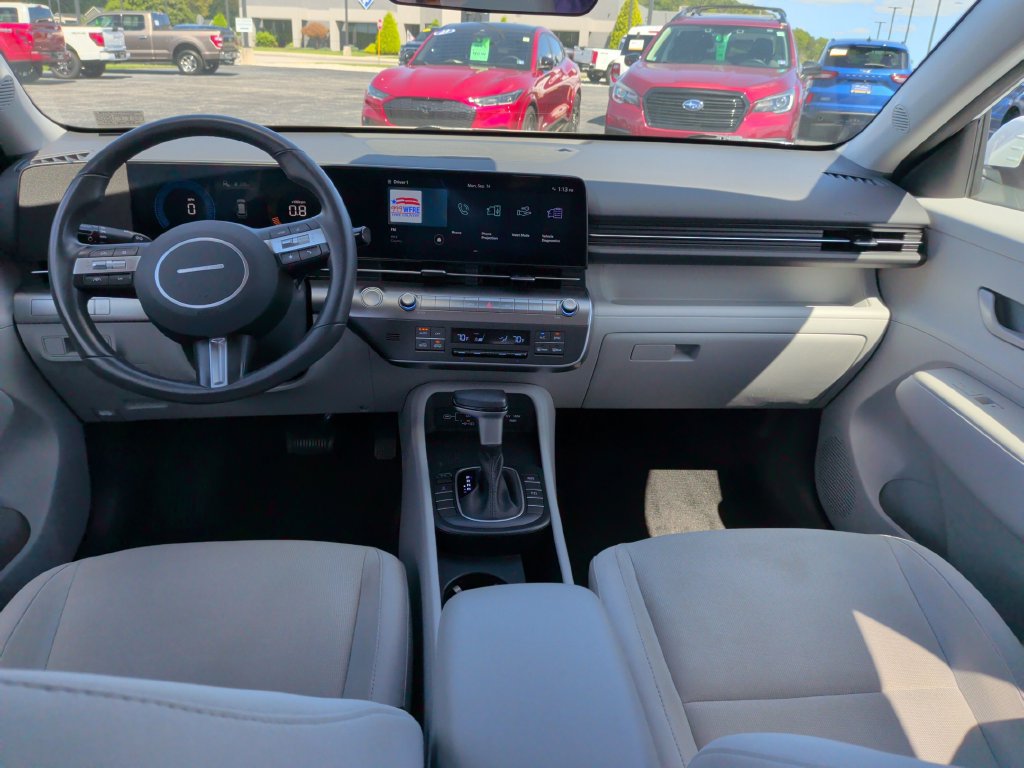 Used 2024 Hyundai Kona SEL AWD/4WD image 2