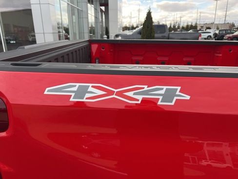 Used 2024 Chevrolet Silverado 1500 LT image 9