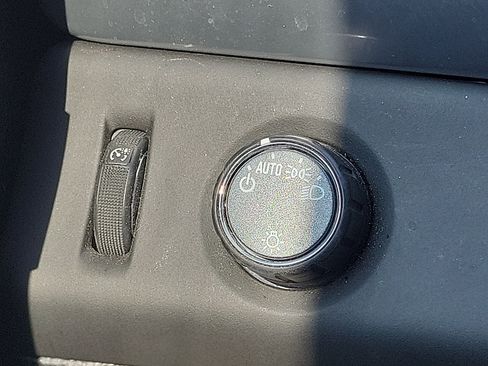 Used 2019 Chevrolet Tahoe LS w/ Enhanced Driver Alert Package RWD image 16