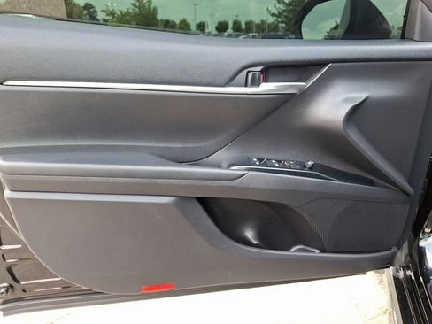 Used 2020 Toyota Camry SE FWD image 12