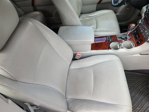Used 2012 Toyota Highlander Limited image 10