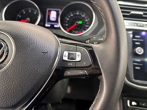 Used 2021 Volkswagen Tiguan SE w/ Panoramic Sunroof Package FWD image 15