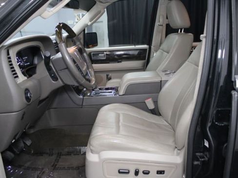 Used 2015 Lincoln Navigator 2WD image 13