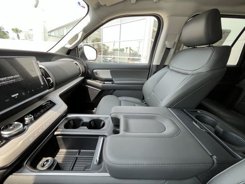 New 2027 Ford Expedition Active RWD image 16