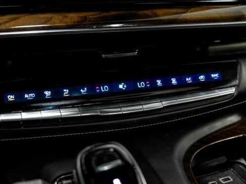 Used 2022 Cadillac Escalade ESV Sport Platinum w/ Heavy-Duty Trailer Package AWD/4WD image 39