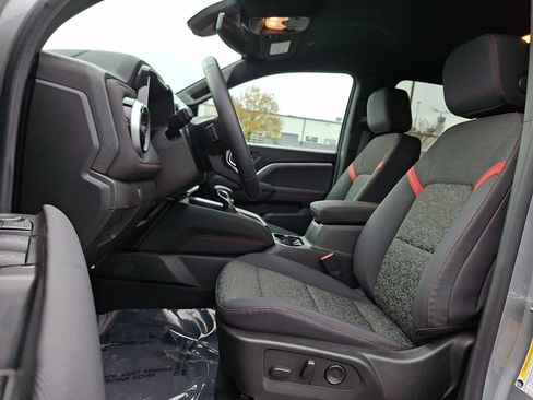 Used 2025 Chevrolet Colorado Z71 image 13