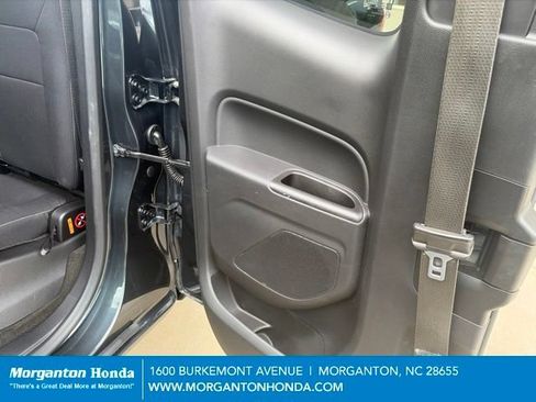 Used 2018 Chevrolet Colorado LT AWD/4WD image 27