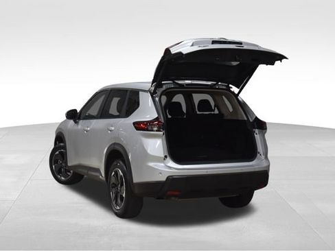 Used 2025 Nissan Rogue SV image 34