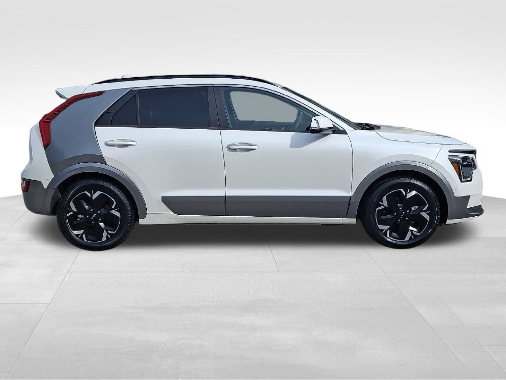 Used 2024 Kia Niro Wave w/ Wave Preserve Package FWD image 7