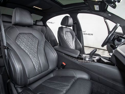 Used 2021 BMW 530e w/ M Sport Package image 19