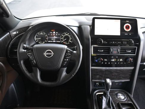 Used 2023 Nissan Armada Platinum w/ Captain's Chairs Package RWD image 3