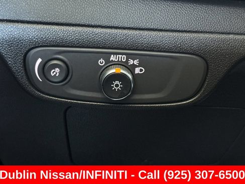 Used 2023 Chevrolet Bolt EUV LT FWD image 41
