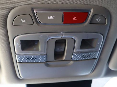 Used 2025 Kia Telluride S AWD/4WD image 22