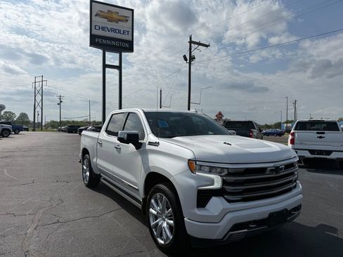 Used 2022 Chevrolet Silverado 1500 High Country w/ High Country Premium Package image 18