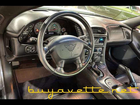 Used 2004 Chevrolet Corvette Coupe w/ Roof Package image 12