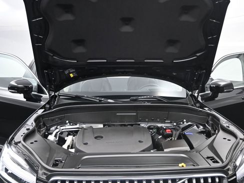 Used 2024 Volvo XC90 B6 Ultimate w/ Lounge Package image 20