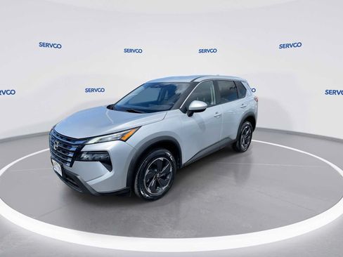 Used 2024 Nissan Rogue SV AWD/4WD image 4