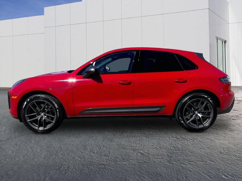 Certified 2026 Porsche Macan AWD/4WD image 2