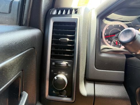 Used 2020 RAM 1500 Tradesman w/ Chrome Appearance Group AWD/4WD image 13