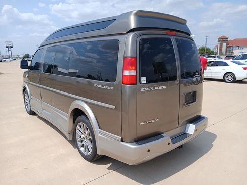Used 2021 Chevrolet Express 2500 w/ Enhanced Convenience Package RWD image 3