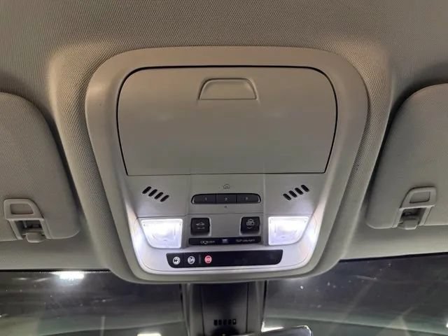 Used 2020 Chevrolet Blazer LT w/ Sound & Technology Package AWD/4WD image 18