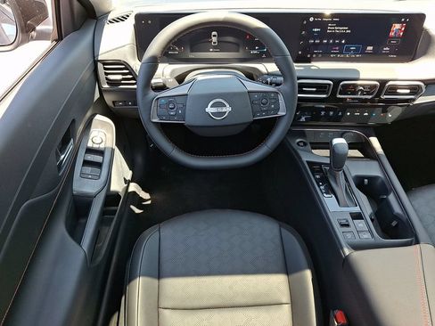 New 2026 Nissan Sentra SR w/ SR Premium Package FWD image 10