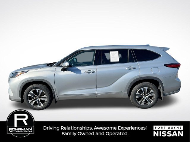 Used 2021 Toyota Highlander XLE AWD/4WD image 6