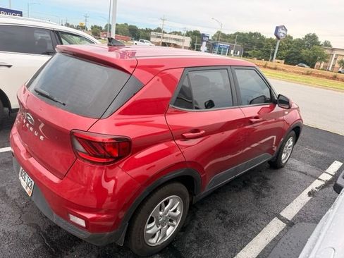 Used 2021 Hyundai Venue SE FWD image 12